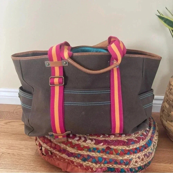 GAP canvas  brown leather duffle travel bag - Picture 1 of 9